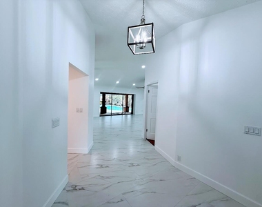 465 Se Naranja Avenue - Photo Thumbnail 14