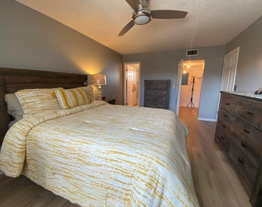 715 Lori Drive - Photo Thumbnail 18