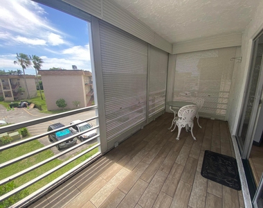 715 Lori Drive - Photo Thumbnail 11