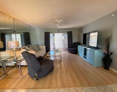 715 Lori Drive - Photo Thumbnail 6