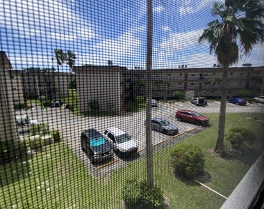 715 Lori Drive - Photo Thumbnail 13