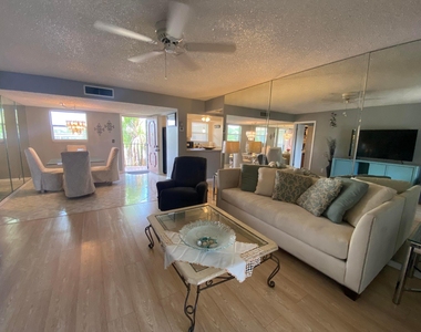 715 Lori Drive - Photo Thumbnail 9