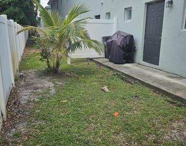 1193 Colonial Palms Way - Photo Thumbnail 14