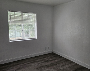 1193 Colonial Palms Way - Photo Thumbnail 16