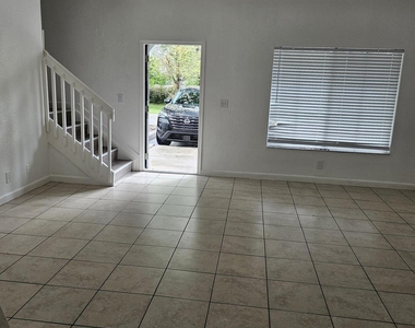 1193 Colonial Palms Way - Photo Thumbnail 11