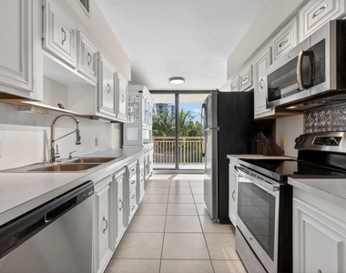 3400 N Ocean Drive - Photo Thumbnail 4