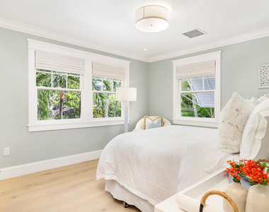 142 Seabreeze Avenue - Photo Thumbnail 13