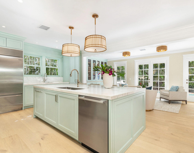 142 Seabreeze Avenue - Photo Thumbnail 2