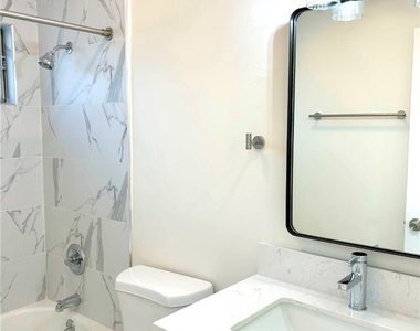 2728 Crestmoore - Photo Thumbnail 11