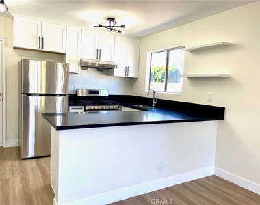 2728 Crestmoore - Photo Thumbnail 13