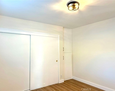 2728 Crestmoore - Photo Thumbnail 7
