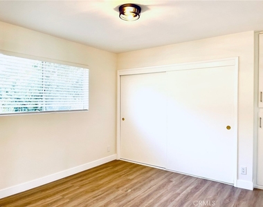 2728 Crestmoore - Photo Thumbnail 10