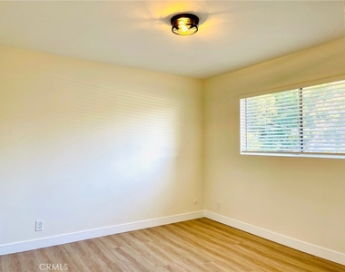 2728 Crestmoore - Photo Thumbnail 6