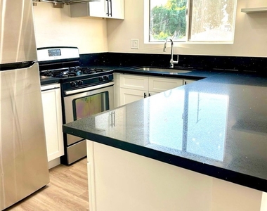 2728 Crestmoore - Photo Thumbnail 3