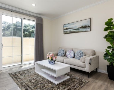 89 N Grand Oaks Ave - Photo Thumbnail 5