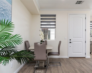 89 N Grand Oaks Ave - Photo Thumbnail 3