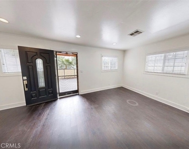 4563 Lexington Avenue - Photo Thumbnail 3