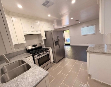 4563 Lexington Avenue - Photo Thumbnail 4