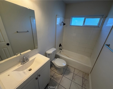 2530 Carmona - Photo Thumbnail 15