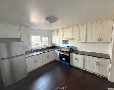 2530 Carmona - Photo Thumbnail 2