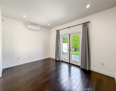 5960 Balcom - Photo Thumbnail 24