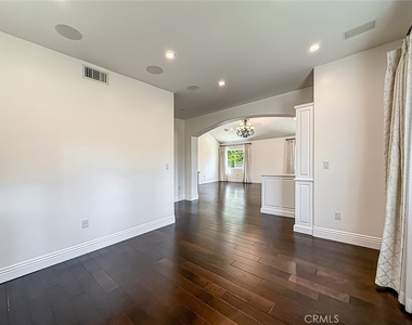 5960 Balcom - Photo Thumbnail 10