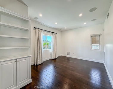 5960 Balcom - Photo Thumbnail 9