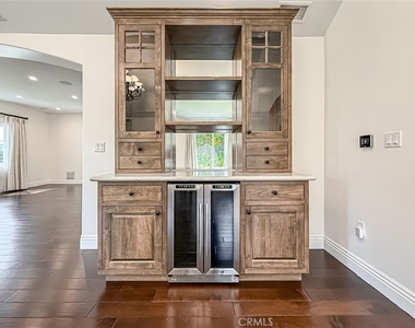 5960 Balcom - Photo Thumbnail 7
