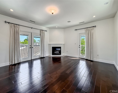 5960 Balcom - Photo Thumbnail 32
