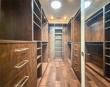 5960 Balcom - Photo Thumbnail 36