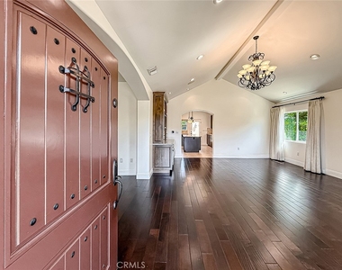 5960 Balcom - Photo Thumbnail 3