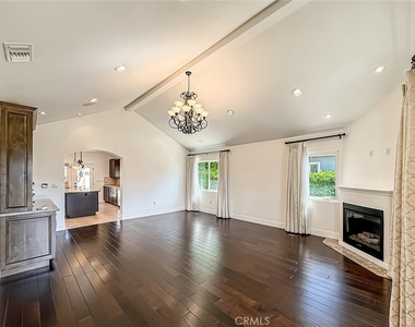 5960 Balcom - Photo Thumbnail 4