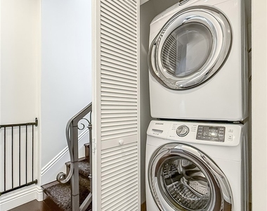 5960 Balcom - Photo Thumbnail 23