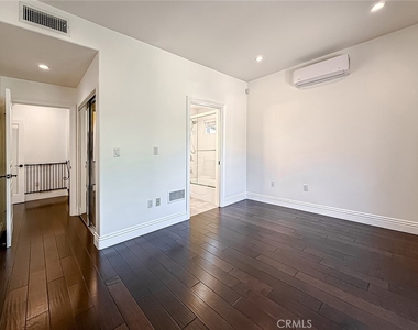 5960 Balcom - Photo Thumbnail 25