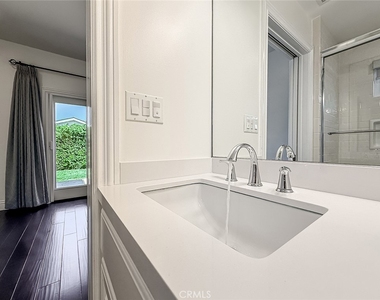 5960 Balcom - Photo Thumbnail 27