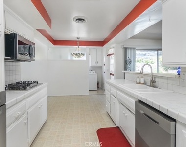 11543 Swinton - Photo Thumbnail 11
