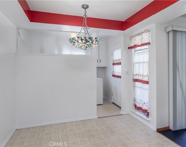 11543 Swinton - Photo Thumbnail 12