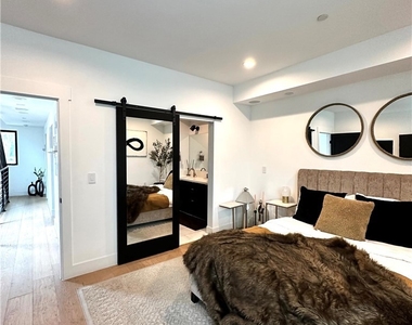 11326 Victory Blvd - Photo Thumbnail 6