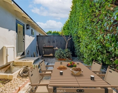 14418 Martha Street - Photo Thumbnail 11