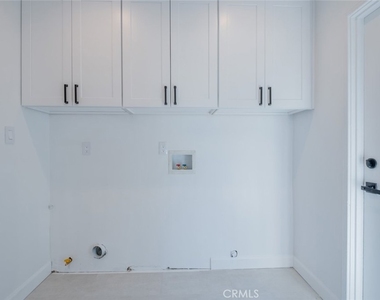 14418 Martha Street - Photo Thumbnail 8