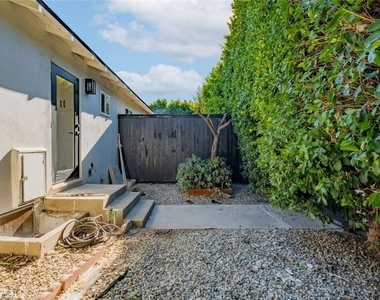 14418 Martha Street - Photo Thumbnail 19