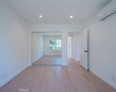 14418 Martha Street - Photo Thumbnail 18