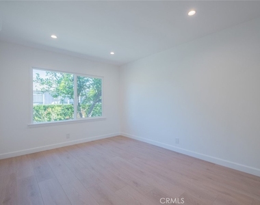14418 Martha Street - Photo Thumbnail 17