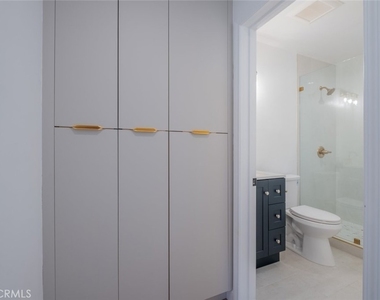 14418 Martha Street - Photo Thumbnail 9