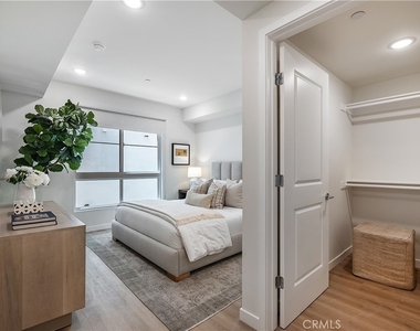 1303 S Orange Grove Avenue - Photo Thumbnail 8
