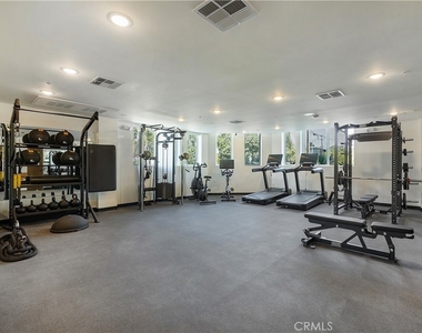 1303 S Orange Grove Avenue - Photo Thumbnail 20