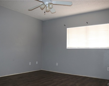 7864 Newhall Avenue - Photo Thumbnail 6