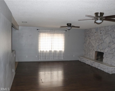 7864 Newhall Avenue - Photo Thumbnail 3