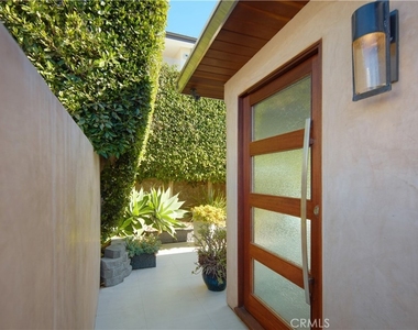 2680 Victoria Drive - Photo Thumbnail 3