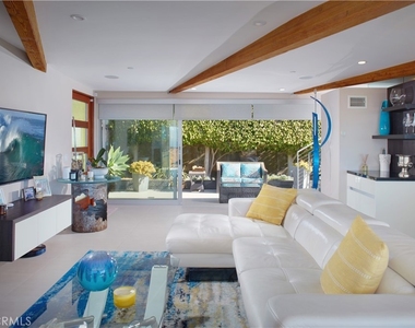 2680 Victoria Drive - Photo Thumbnail 7